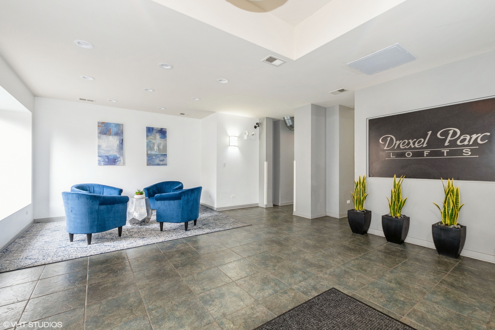 4537 S DREXEL Avenue 106