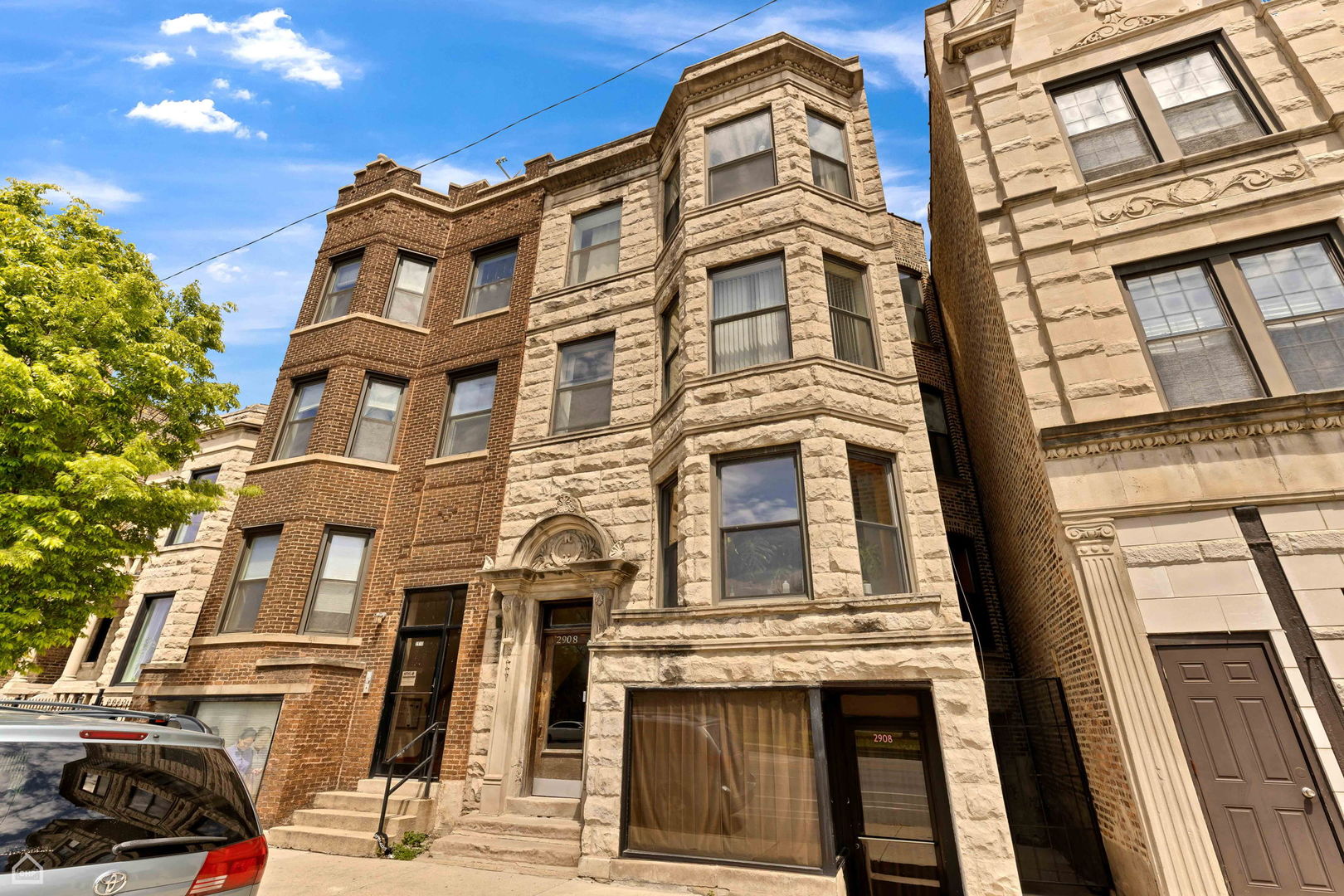 2908 W North Avenue