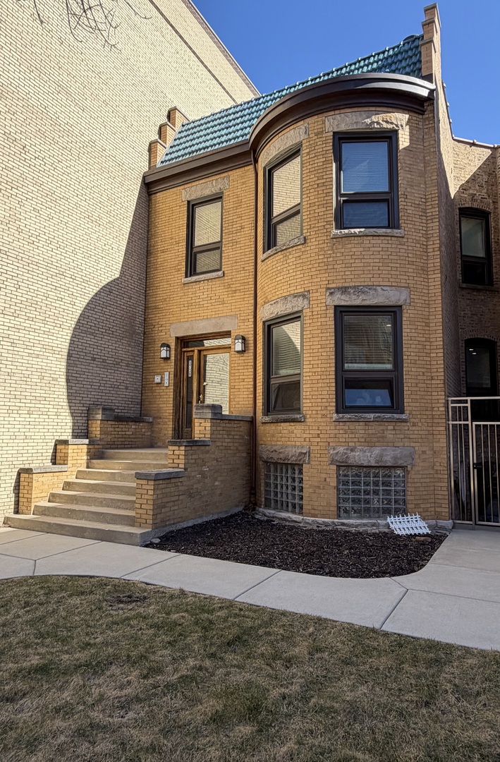 5739 N Winthrop Avenue 1