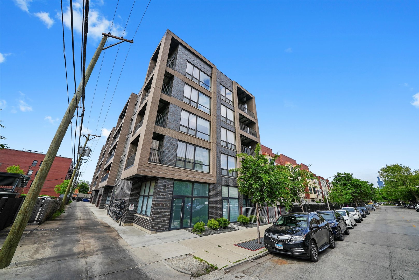 2342 W Adams Street 304