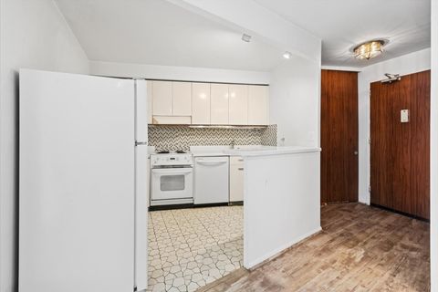 Tiny photo for 300 N State Street #4831, Chicago, IL 60654 (MLS # 12523398)