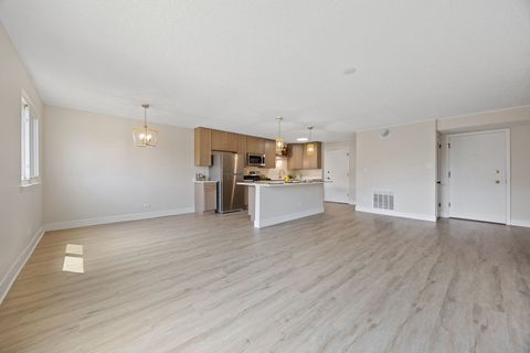 Tiny photo for 10210 Washington Avenue #305, Oak Lawn, IL 60453 (MLS # 12435570)