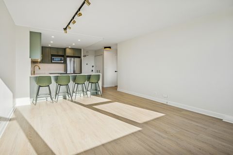 Tiny photo for 555 W Cornelia Avenue #1204, Chicago, IL 60657 (MLS # 12513787)