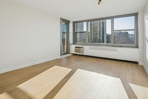 Tiny photo for 555 W Cornelia Avenue #1204, Chicago, IL 60657 (MLS # 12513787)
