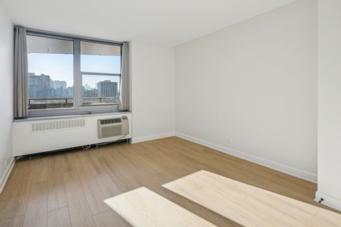 Tiny photo for 555 W Cornelia Avenue #1204, Chicago, IL 60657 (MLS # 12513787)
