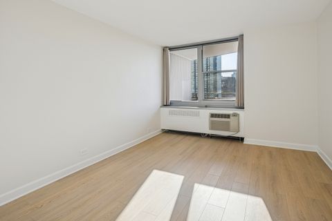 Tiny photo for 555 W Cornelia Avenue #1204, Chicago, IL 60657 (MLS # 12513787)