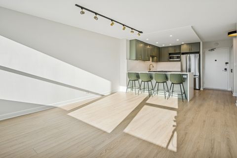 Tiny photo for 555 W Cornelia Avenue #1204, Chicago, IL 60657 (MLS # 12513787)