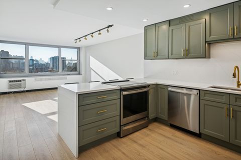 Tiny photo for 555 W Cornelia Avenue #1204, Chicago, IL 60657 (MLS # 12513787)