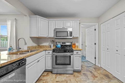 Tiny photo for 5547 S Bruner Street, Hinsdale, IL 60521 (MLS # 12654133)