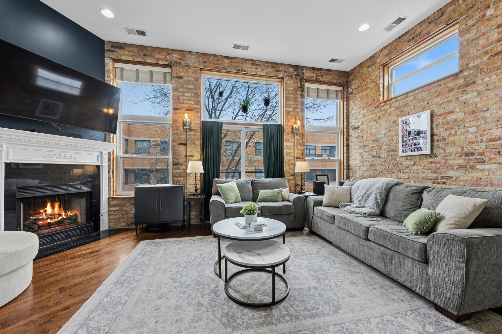 2039 W Belmont Avenue 3