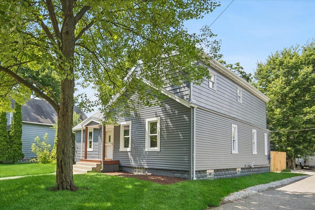 818 Bach Street