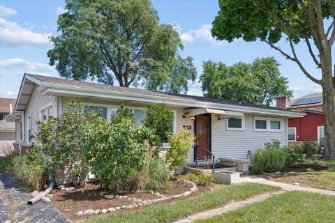 Photo of 6838 Beckwith Road, Morton Grove, IL 60053 (MLS # 12725734)