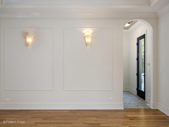 2214 W Oakdale Avenue