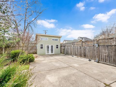 Tiny photo for 1043 N Grove Avenue, Oak Park, IL 60302 (MLS # 12611991)