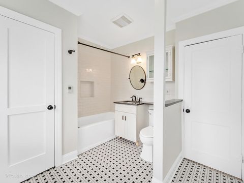 Tiny photo for 1043 N Grove Avenue, Oak Park, IL 60302 (MLS # 12611991)