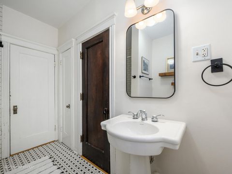 Tiny photo for 1365 E 52nd Street #1E, Chicago, IL 60615 (MLS # 12581515)