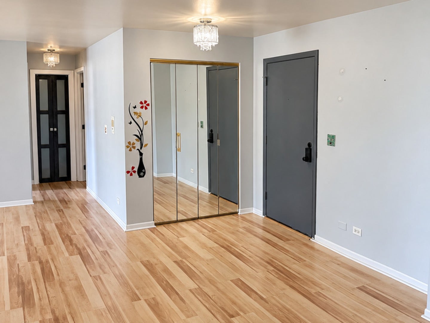 25 E Palatine Road 212