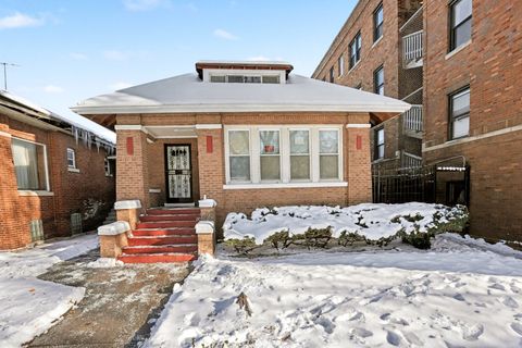 7449 S Bennett Avenue Chicago IL 60649