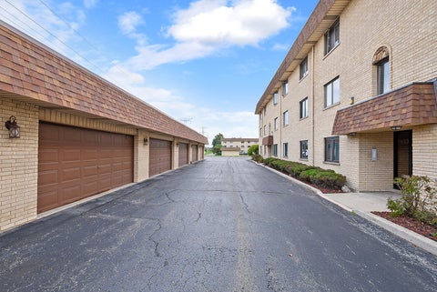 Tiny photo for 7433 Ponderosa Court #2, Orland Park, IL 60462 (MLS # 12782666)