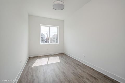 Tiny photo for 530 E 44TH Place, Chicago, IL 60653 (MLS # 12552193)