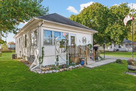 Photo of 450 E Pine Street, Paxton, IL 60957 (MLS # 12500829)