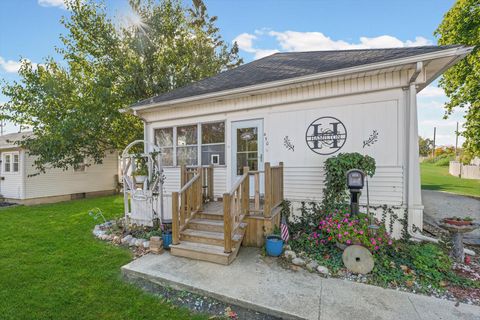 Tiny photo for 450 E Pine Street, Paxton, IL 60957 (MLS # 12500829)