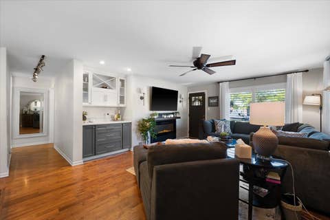 Tiny photo for 72 W Irving Park Road, Roselle, IL 60172 (MLS # 12685309)