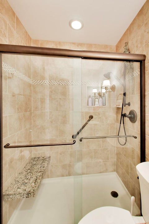 Tiny photo for 1605 Crowfoot Circle S, Hoffman Estates, IL 60169 (MLS # 12677065)
