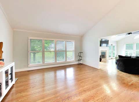 Tiny photo for 1605 Crowfoot Circle, Hoffman Estates, IL 60169 (MLS # 12677065)