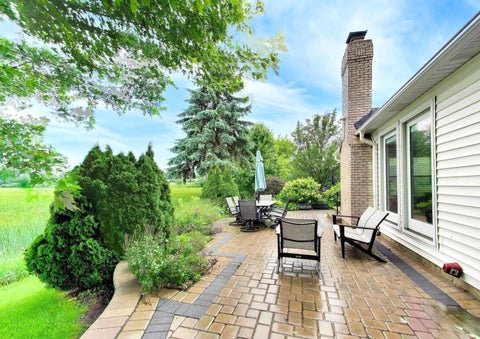 Tiny photo for 1605 Crowfoot Circle, Hoffman Estates, IL 60169 (MLS # 12677065)