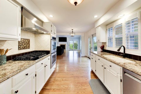 Tiny photo for 1605 Crowfoot Circle S, Hoffman Estates, IL 60169 (MLS # 12677065)