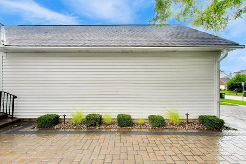 Tiny photo for 1605 Crowfoot Circle S, Hoffman Estates, IL 60169 (MLS # 12677065)