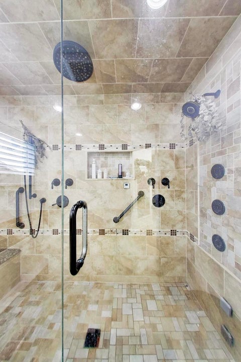 Tiny photo for 1605 Crowfoot Circle S, Hoffman Estates, IL 60169 (MLS # 12677065)