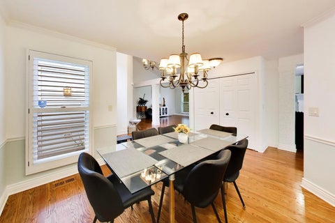 Tiny photo for 1605 Crowfoot Circle S, Hoffman Estates, IL 60169 (MLS # 12677065)