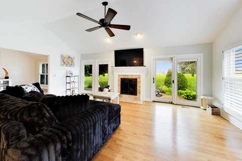 Tiny photo for 1605 Crowfoot Circle S, Hoffman Estates, IL 60169 (MLS # 12677065)