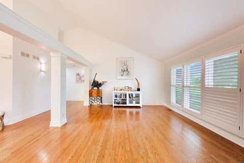 Tiny photo for 1605 Crowfoot Circle S, Hoffman Estates, IL 60169 (MLS # 12677065)