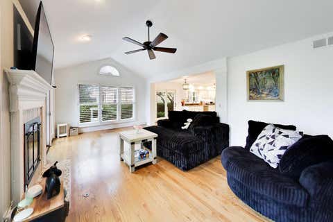Tiny photo for 1605 Crowfoot Circle S, Hoffman Estates, IL 60169 (MLS # 12677065)