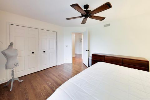 Tiny photo for 1605 Crowfoot Circle S, Hoffman Estates, IL 60169 (MLS # 12677065)