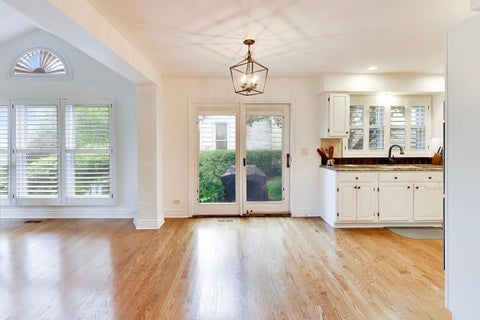 Tiny photo for 1605 Crowfoot Circle S, Hoffman Estates, IL 60169 (MLS # 12677065)