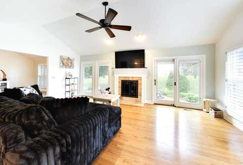 Tiny photo for 1605 Crowfoot Circle, Hoffman Estates, IL 60169 (MLS # 12677065)