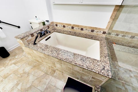 Tiny photo for 1605 Crowfoot Circle S, Hoffman Estates, IL 60169 (MLS # 12677065)