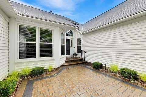 Tiny photo for 1605 Crowfoot Circle S, Hoffman Estates, IL 60169 (MLS # 12677065)