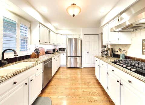 Tiny photo for 1605 Crowfoot Circle S, Hoffman Estates, IL 60169 (MLS # 12677065)