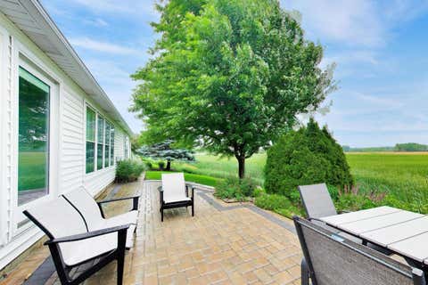 Tiny photo for 1605 Crowfoot Circle S, Hoffman Estates, IL 60169 (MLS # 12677065)