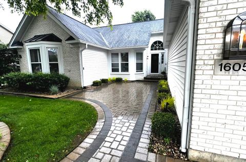 Tiny photo for 1605 Crowfoot Circle S, Hoffman Estates, IL 60169 (MLS # 12677065)