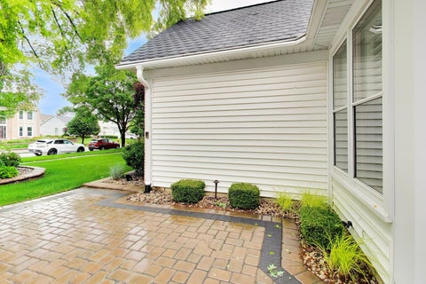 Tiny photo for 1605 Crowfoot Circle S, Hoffman Estates, IL 60169 (MLS # 12677065)