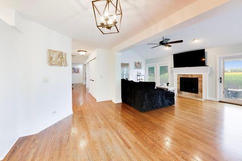 Tiny photo for 1605 Crowfoot Circle S, Hoffman Estates, IL 60169 (MLS # 12677065)