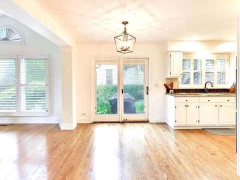 Tiny photo for 1605 Crowfoot Circle S, Hoffman Estates, IL 60169 (MLS # 12677065)