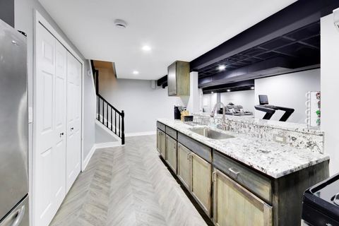 Tiny photo for 1605 Crowfoot Circle S, Hoffman Estates, IL 60169 (MLS # 12677065)