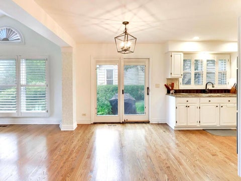 Tiny photo for 1605 Crowfoot Circle, Hoffman Estates, IL 60169 (MLS # 12677065)